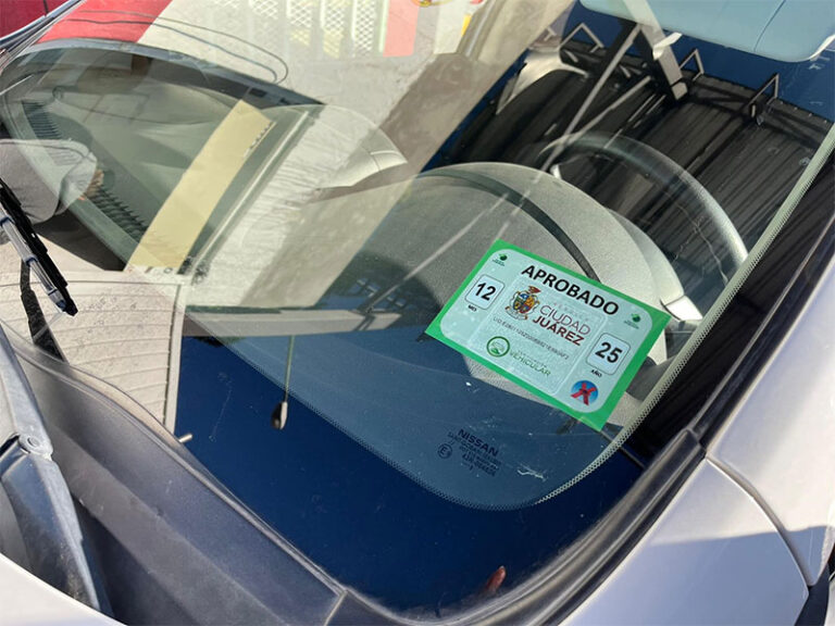 Entrega Dirección de Ecología nuevos engomados ecológicos