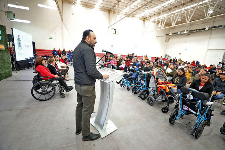 Entrega Municipio aparatos funcionales y auditivos durante Feria de Discapacidad