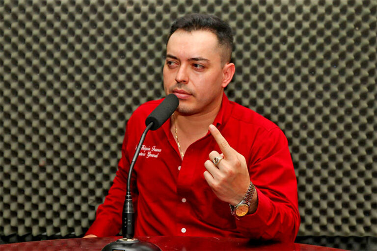MARIO VÁZQUEZ, VULGAR PROVOCADOR: OMAR HOLGUÍN FRANCO
