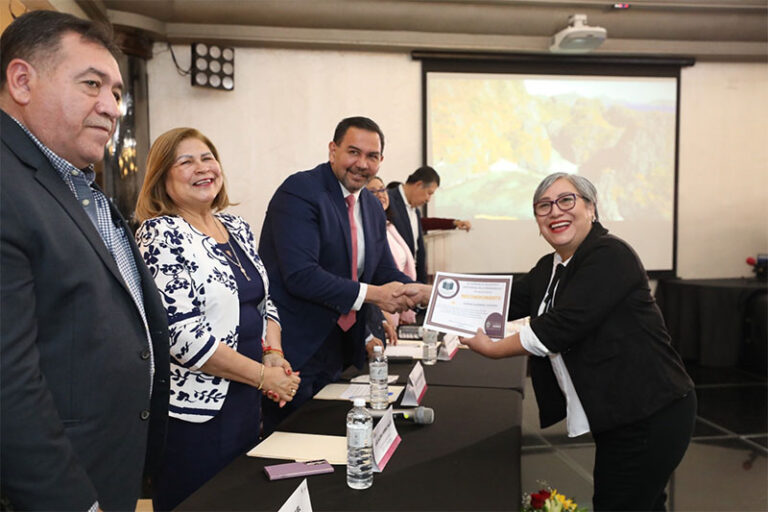 Acude Presidente Pérez Cuéllar a ceremonia de graduación de la CROC