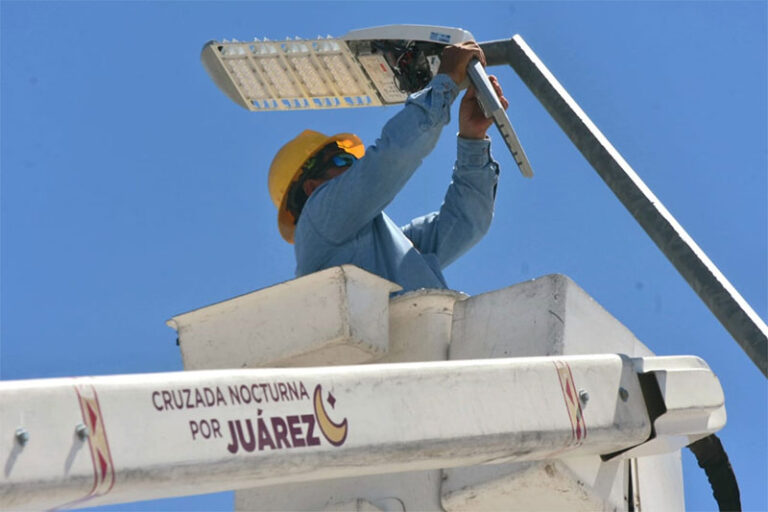 Ilumina y limpia Servicios Públicos Senderos de Oriente