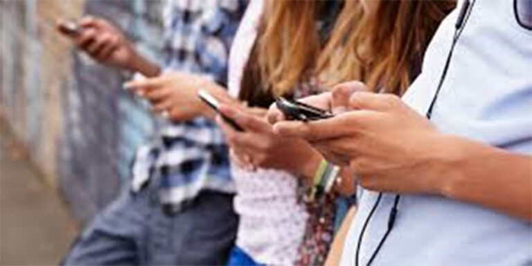 En Brasil entra nueva ley que prohíbe a estudiantes el uso del celular