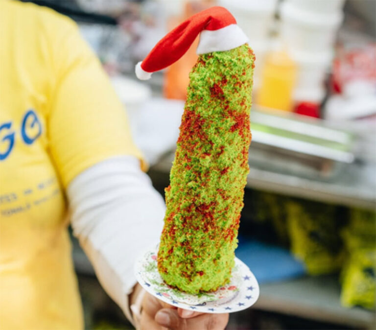 Solo podía pasar en CDMX el ‘arboelote’ navideño