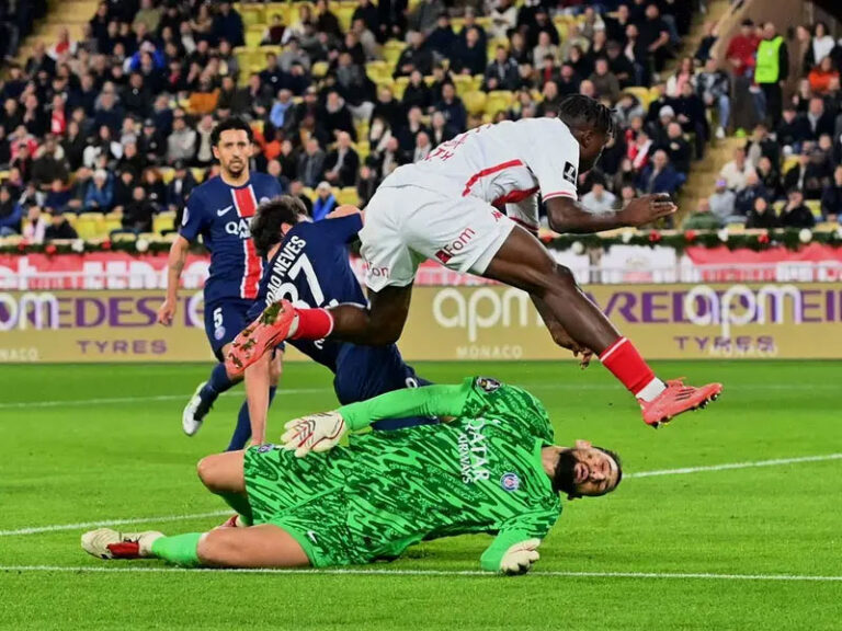 Le dio con todo, ahora ofrece disculpas