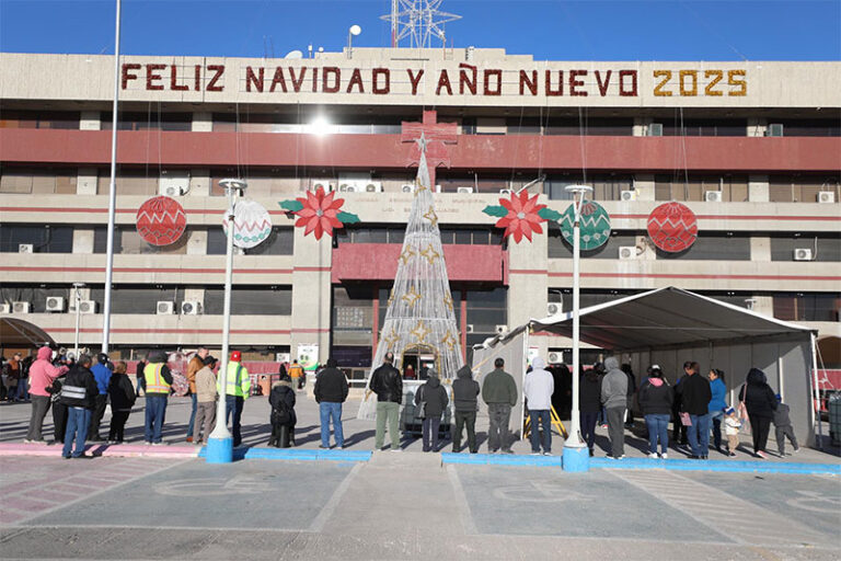 Acuden ciudadanos a pagar el Predial desde el primer día