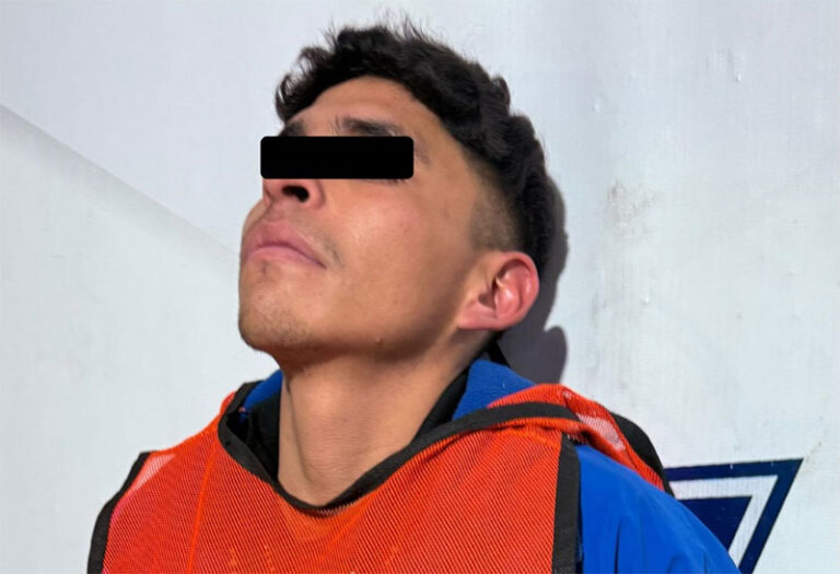 Sorprenden y detienen a sujeto que conducía un vehículo con reporte de robo generado en el presente año