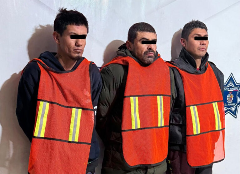 Detienen a tres sujetos en posesión de un arma de fuego calibre 9 milímetros