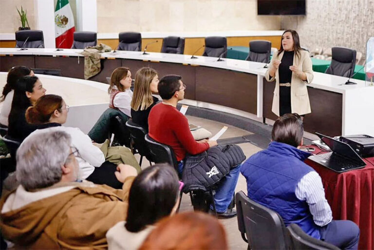 Imparten taller de Lengua de Señas Mexicana a empleados municipales