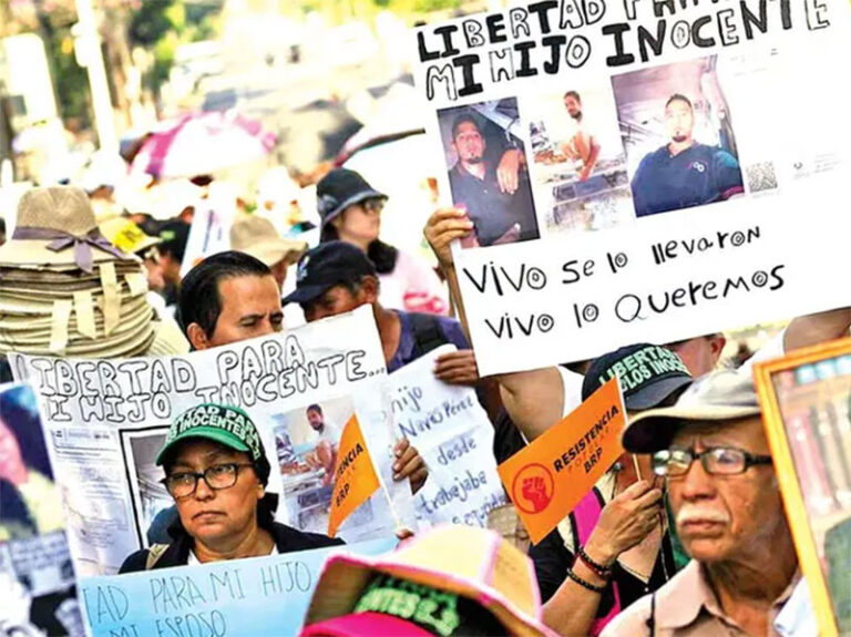 Le protestan a Bukele