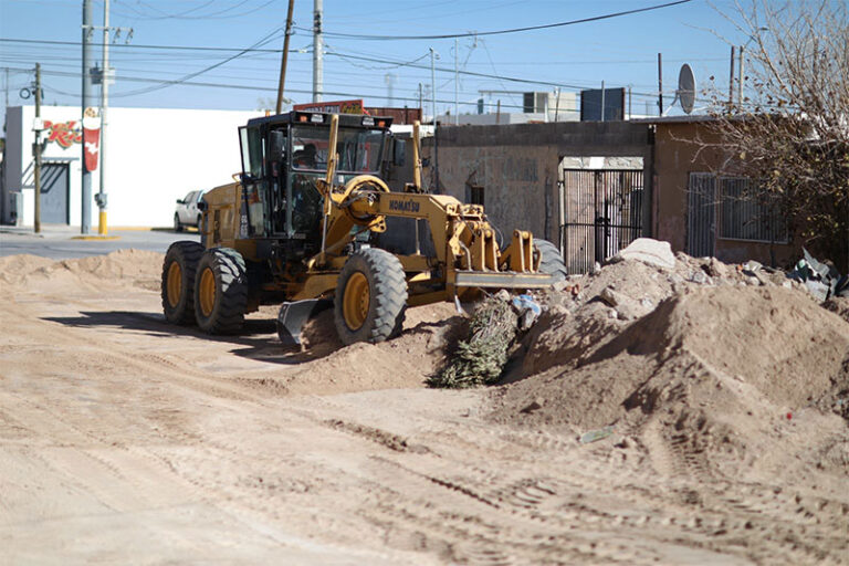 Trabaja Obras Públicas en pavimentación de la calle Egipto