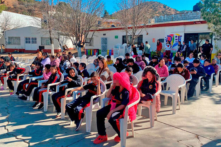 Garantiza DIF Estatal desayunos calientes para más de 900 estudiantes de Guazapares y Santa Bárbara