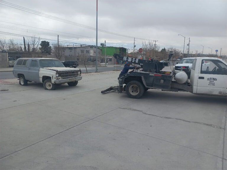 En operativo especial infracciona Seguridad Vial a 8 por estacionarse en camellón