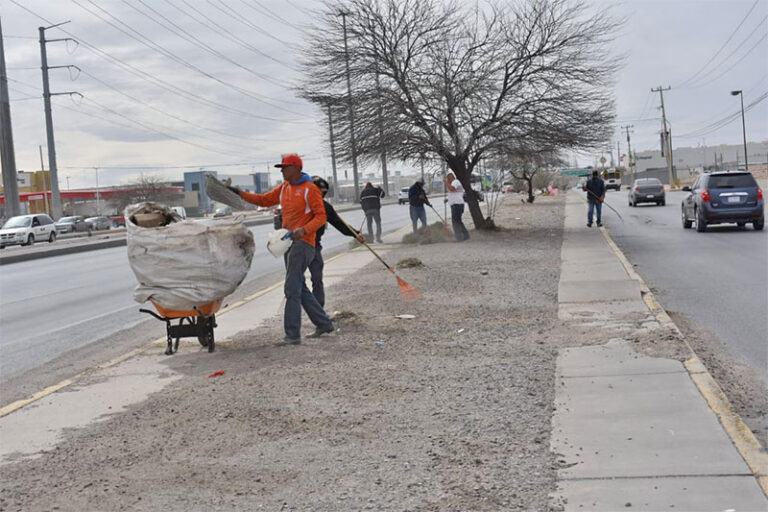 Continúan labores de aseo y mantenimiento en bulevar Independencia