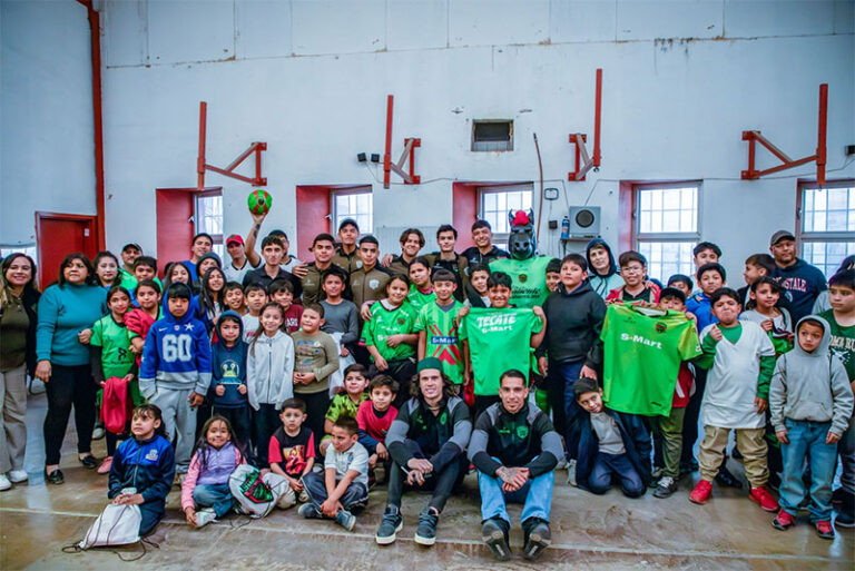 En honor a Diego ‘Puma’ Chávez, Bravos visitan el Centro Comunitario Granjas de Chapultepec