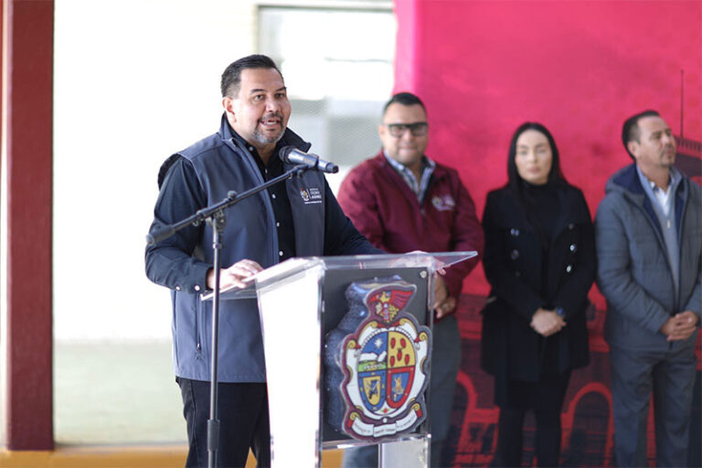 Alumnos de la Escuela Primaria Emilio Carranza agradecen a alcalde por apoyar el plantel