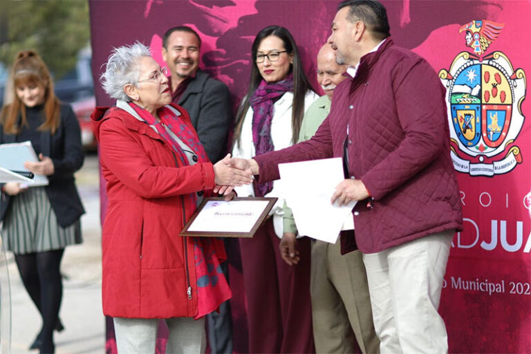 Agradecen docentes al alcalde por obras de rehabilitación en Escuela Primaria Chihuahua