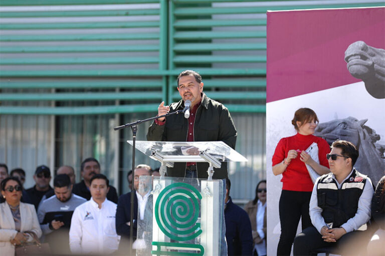 Dirección de Educación dona libros a Colegio de Bachilleres 9