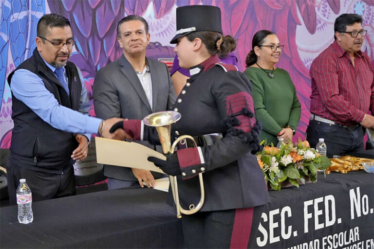 Gana Secundaria Federal No. 18 el concurso regional de banda de guerra en Ciudad Juárez