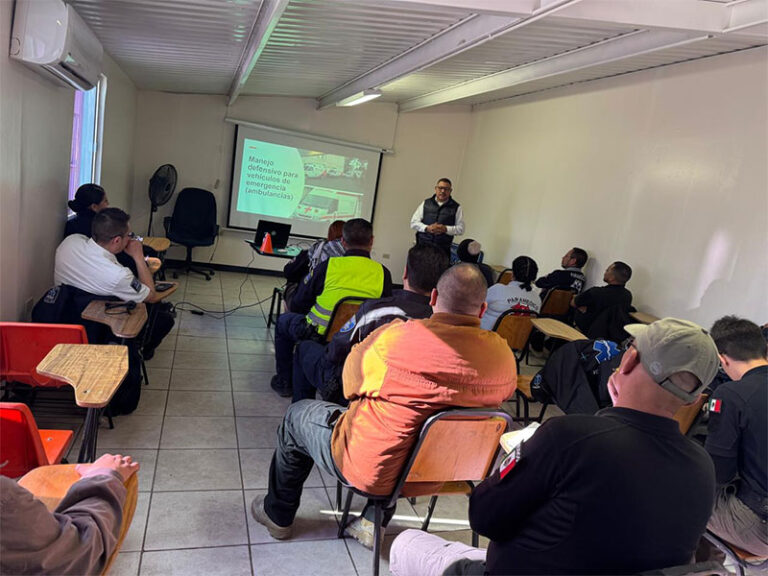 Imparte Seguridad Vial curso de manejo defensivo a conductores de vehículos de emergencia