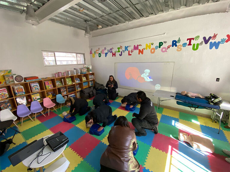 Capacitan a personal de Derechos Humanos sobre prevención de incendios y RCP
