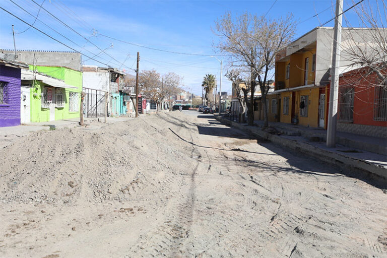 Mantiene Obras Públicas pavimentación de calles en el norponiente de la ciudad