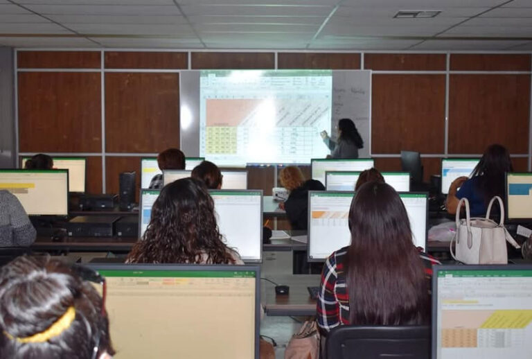 Invitan CAST Conalep y Fondo Unido a participar en el programa de becas “Mujeres en la Tecnología”