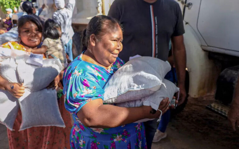 Gobierno del Estado apoya a más de 3 mil familias de pueblos originarios con paquetes alimenticios