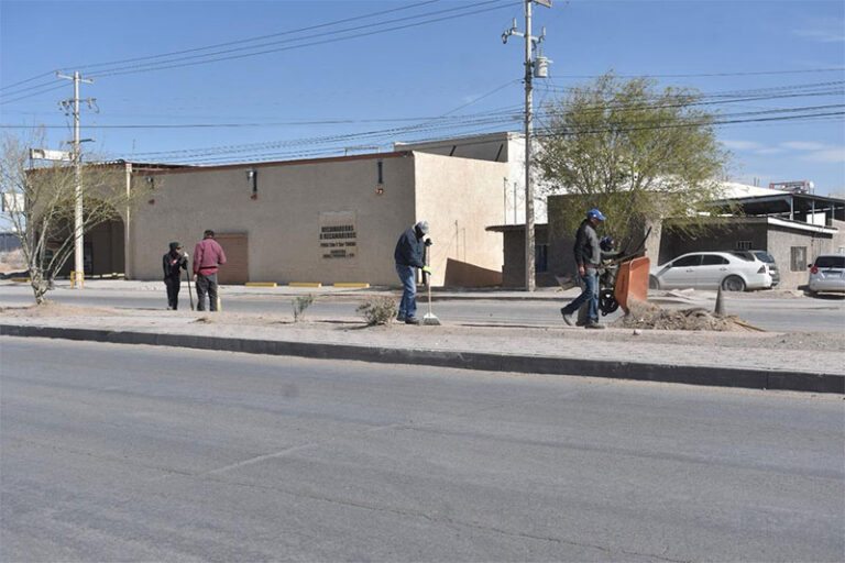 Llevan dependencias municipales sus servicios a vecinos de Riberas del Bravo