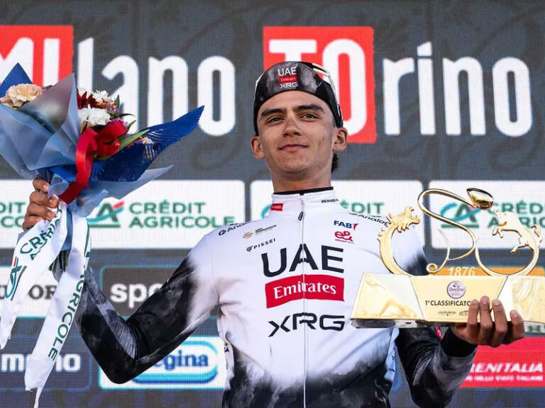 Isaac Del Toro gana la Milán-Turín