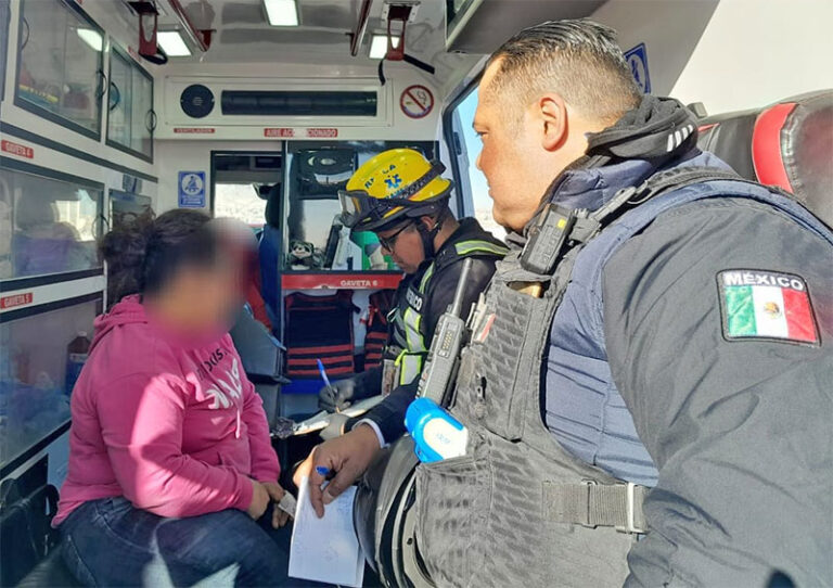 Logran rescatar a mujer que se iba a lanzar desde puente