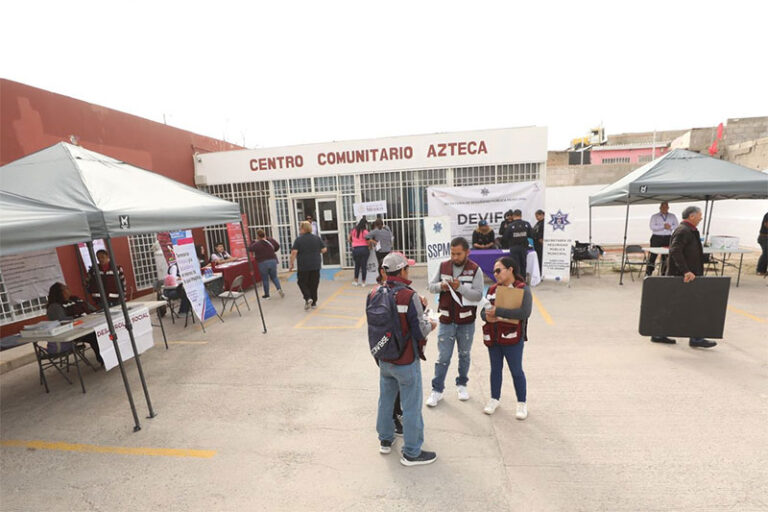 Acercan dependencias municipales sus servicios a los vecinos de la colonia Azteca