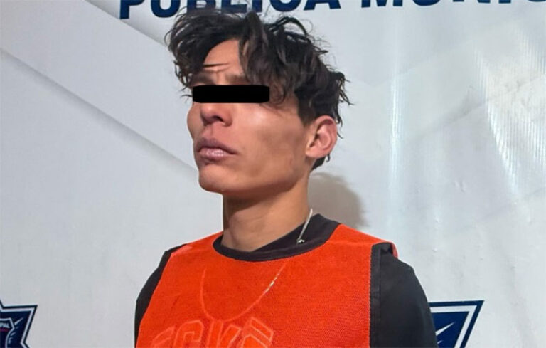 Detienen a presunto ladrón de auto en posesión de un arma blanca