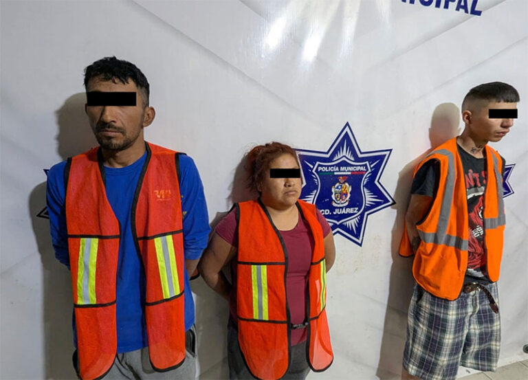 Agentes Municipales arrestan a cinco presuntos asaltantes de negocio