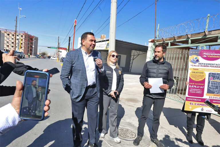 Entrega alcalde obras de rehabilitación de la calle Rubén Posada Pompa
