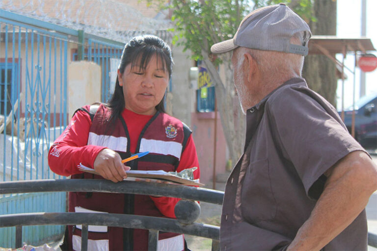 Difunde Desarrollo Social en la colonia Azteca los servicios que ofrece