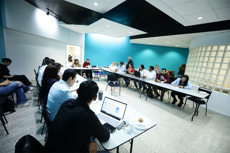 Imparten plática Salud Mental en la Vejez en sesión del Consejo Consultivo Municipal del Adulto Mayor