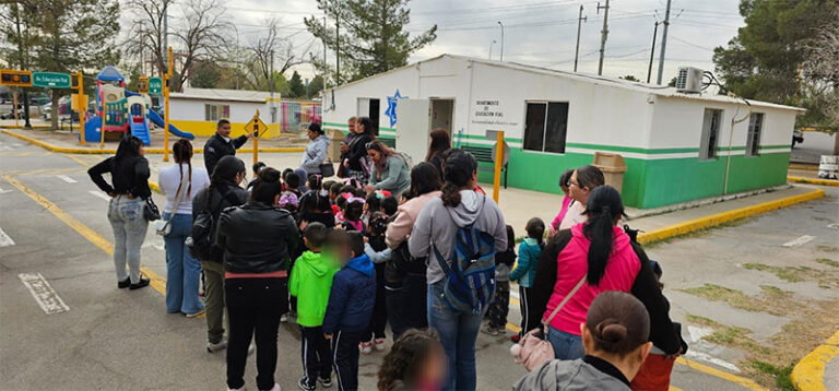 Dan plática sobre brigadas escolares a padres de la Escuela Primaria Francisco Villa