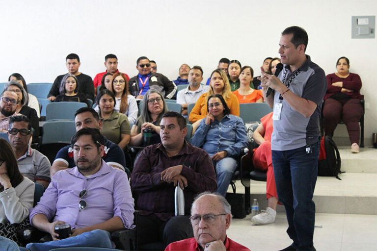 Recibe personal de la UT Paso del Norte capacitación sobre primeros auxilios psicológicos