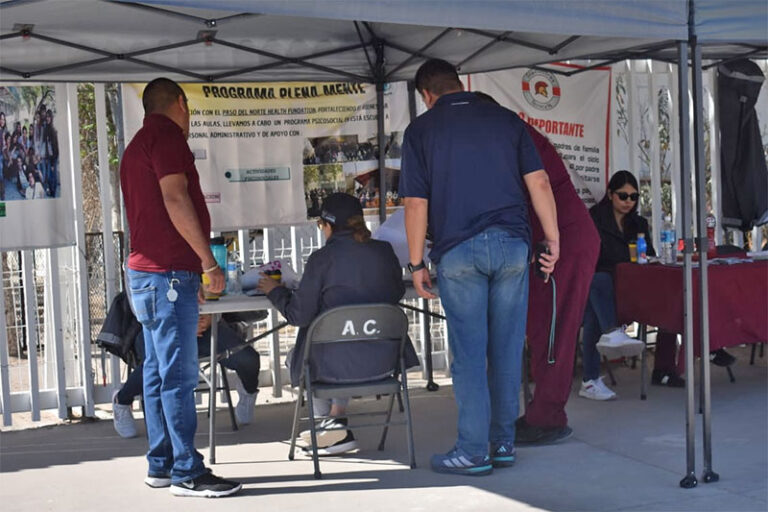 Llevan dependencias municipales sus servicios a habitantes de Parajes de San Isidro