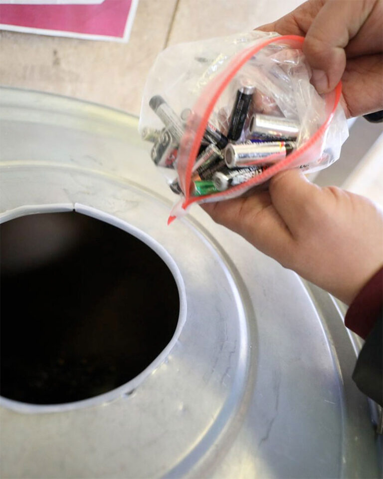 Acopia Ecología media tonelada de baterías usadas