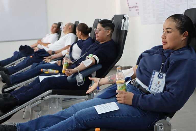 Donan sangre cadetes de la Academia Municipal de Policía
