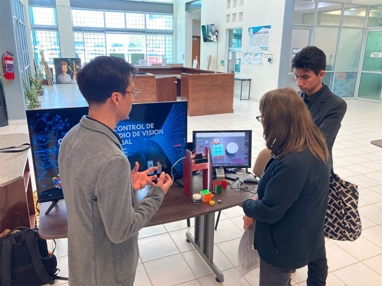 Presentan estudiantes de Mecatrónica de la UTPN proyectos con Inteligencia Artificial