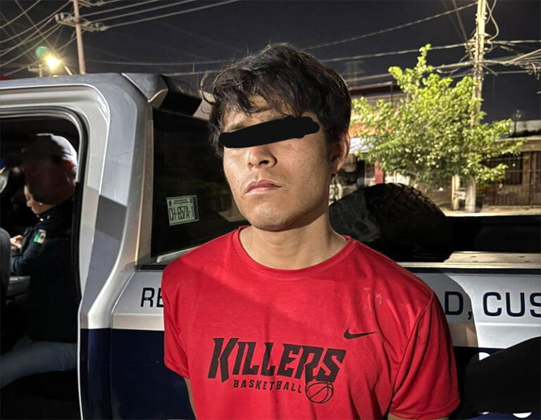 Policías Municipales sorprenden a un presunto ladrón en el interior de un negocio