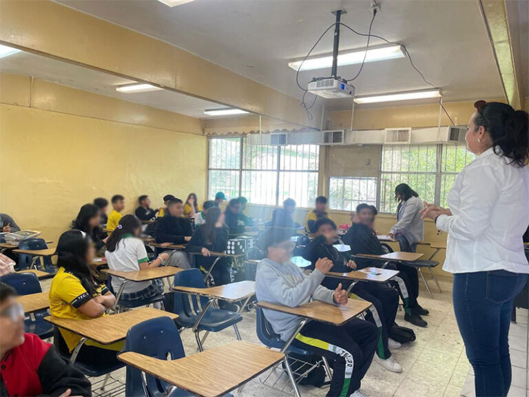 Sensibiliza ICHMujeres a estudiantes de secundaria en Ciudad Juárez sobre violencia de género