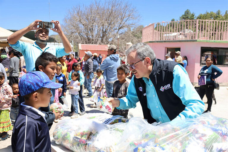 Entregan maíz y frijol a 500 familias de diversas comunidades de Sisoguichi