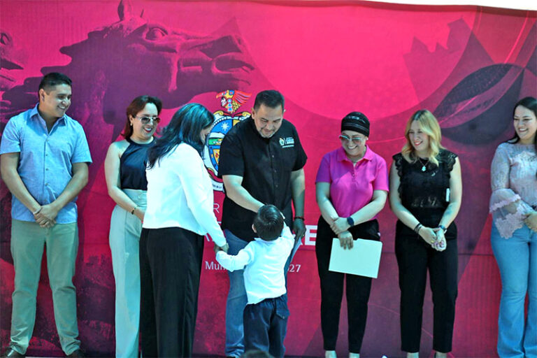 Entrega alcalde rehabilitación del Jardín de Niños Héroes de la Revolución