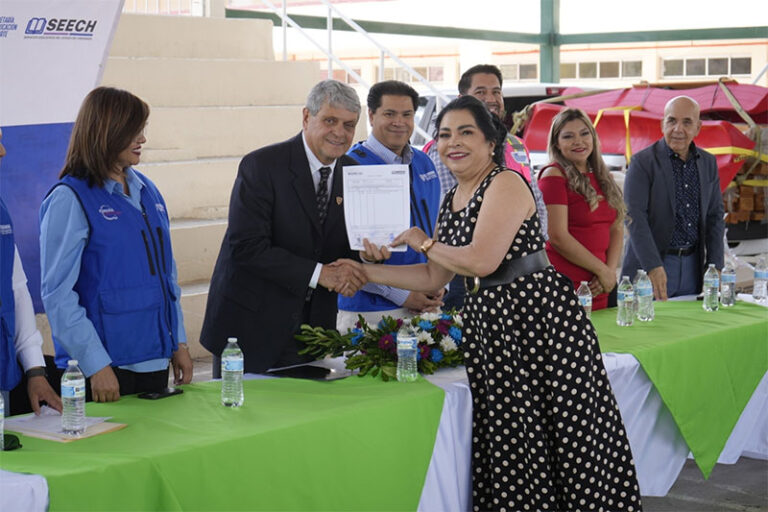 Entrega SEyD material de mantenimiento, útiles escolares y juegos infantiles a planteles de Ciudad Juárez