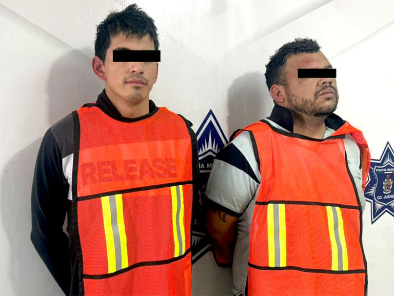 Detienen a dos sujetos en posesión de una motocicleta con pre denuncia por robo