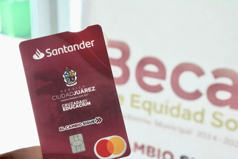 Dirección de Educación continúa entregando Becas de Equidad Social