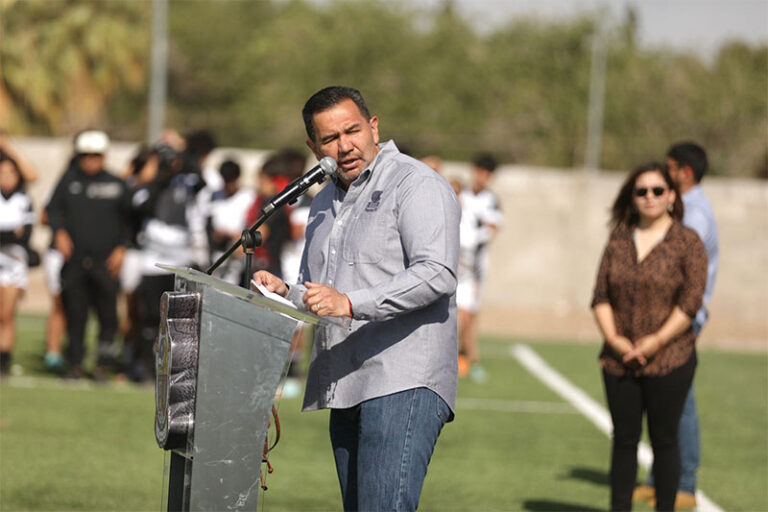 Entrega alcalde cancha de fútbol en el Colegio de Bachilleres 19